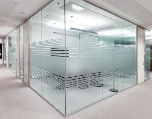 Vách kinh cường lực giá rẻ